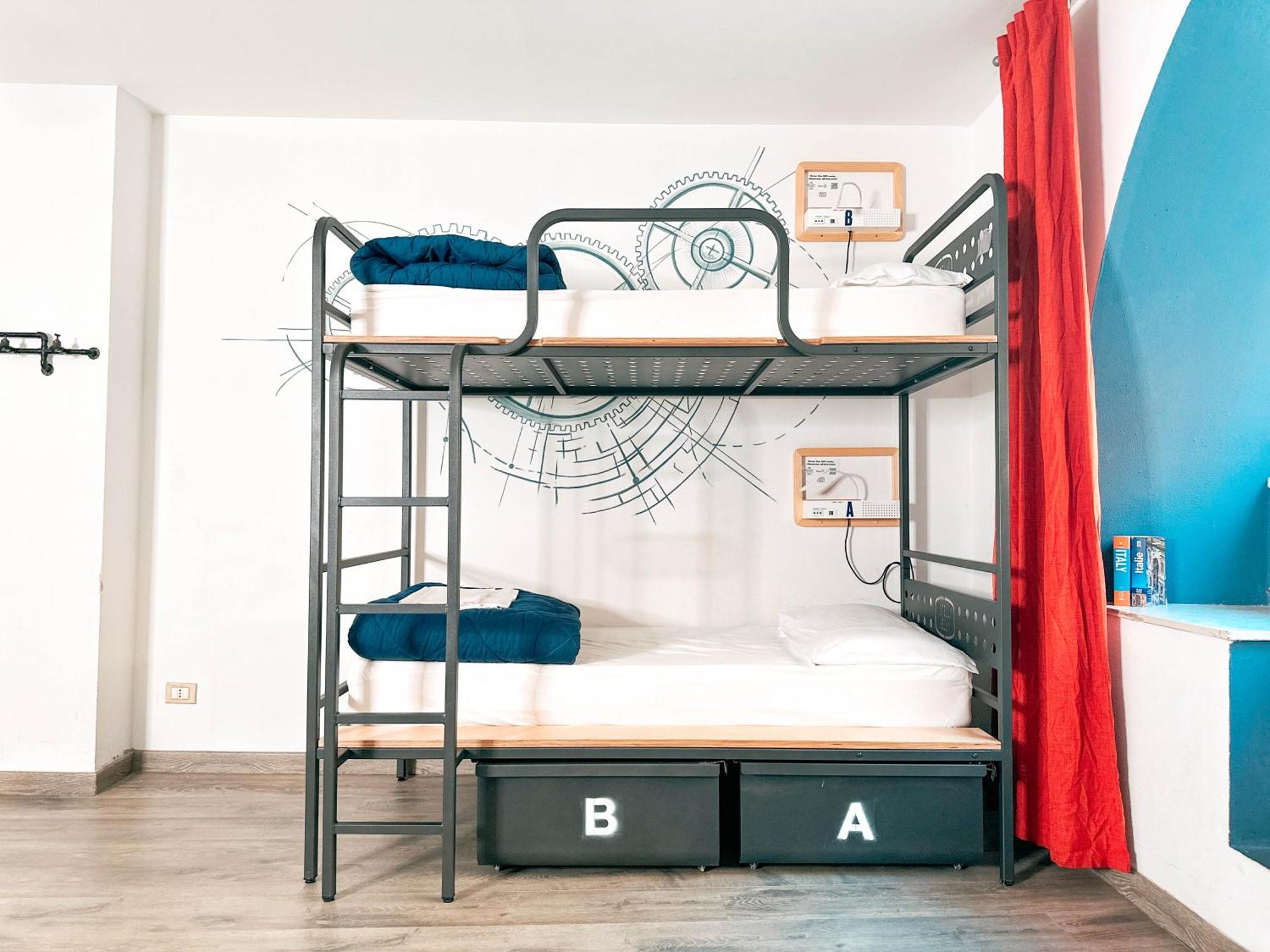 Bed 6-Bed Dormitory Room